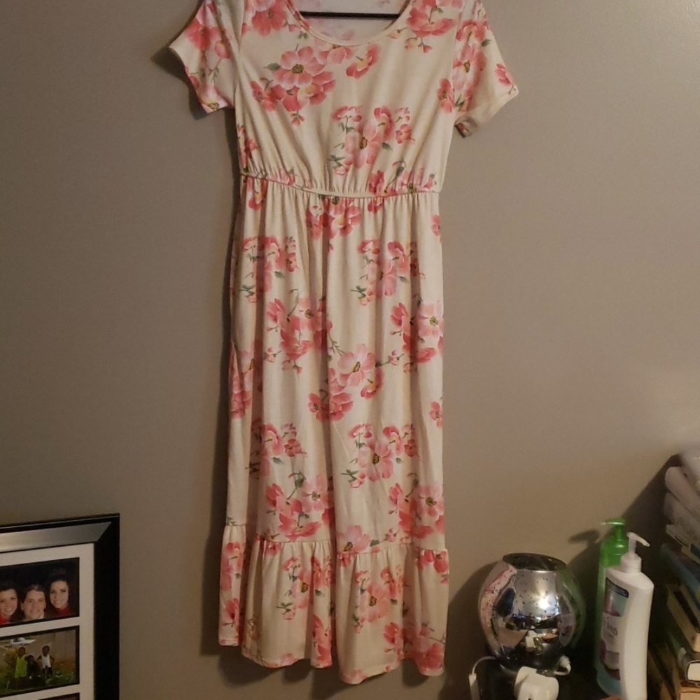 Floral dress with ruffle